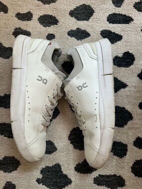 On Running Men’s White Low-Top Casual Sneakers